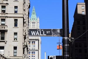 Letrero de Wall Street durante la crisis