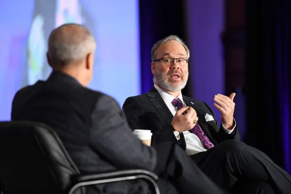 El presidente de la mesa directiva, Todd M. Harper, en el Caucus del Congreso de la ACU de 2024